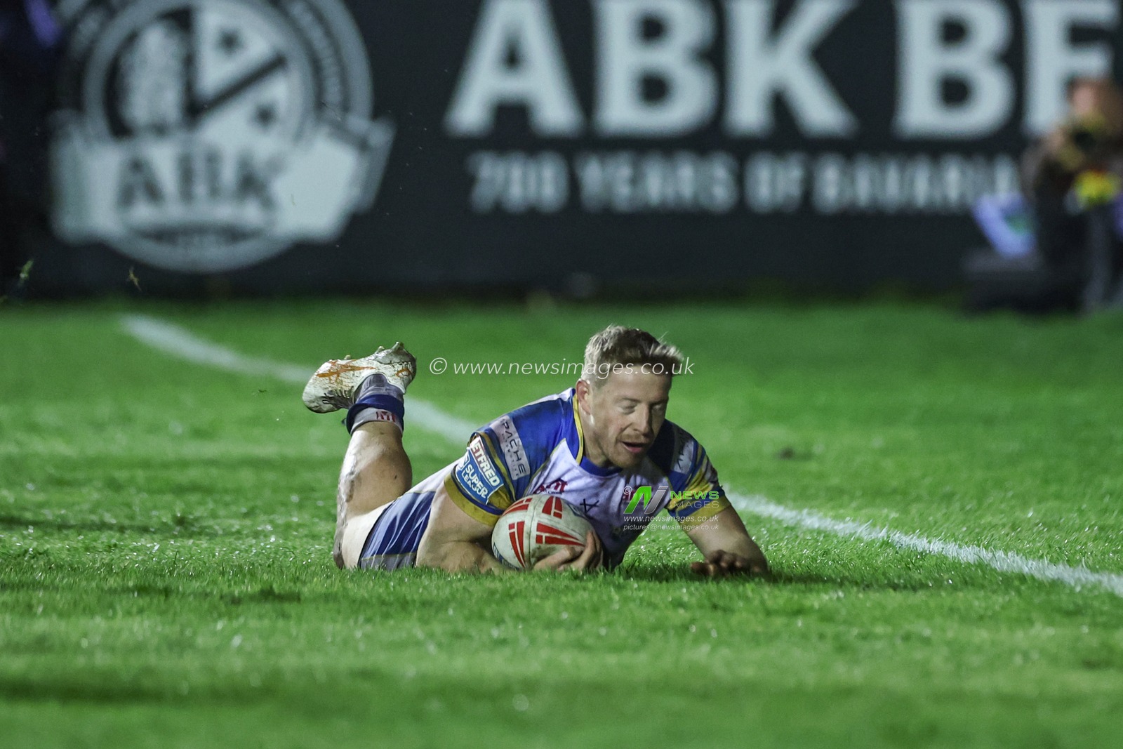Lachlan Miller of Leeds Rhinos goes over for a try during the Betfred Super League Round 6 match Castleford Tigers vs Leeds Rhinos at The Mend-A-Hose Jungle, Castleford, United Kingdom, 28th March 2024

(Photo by Mark Cosgrove/News Images)