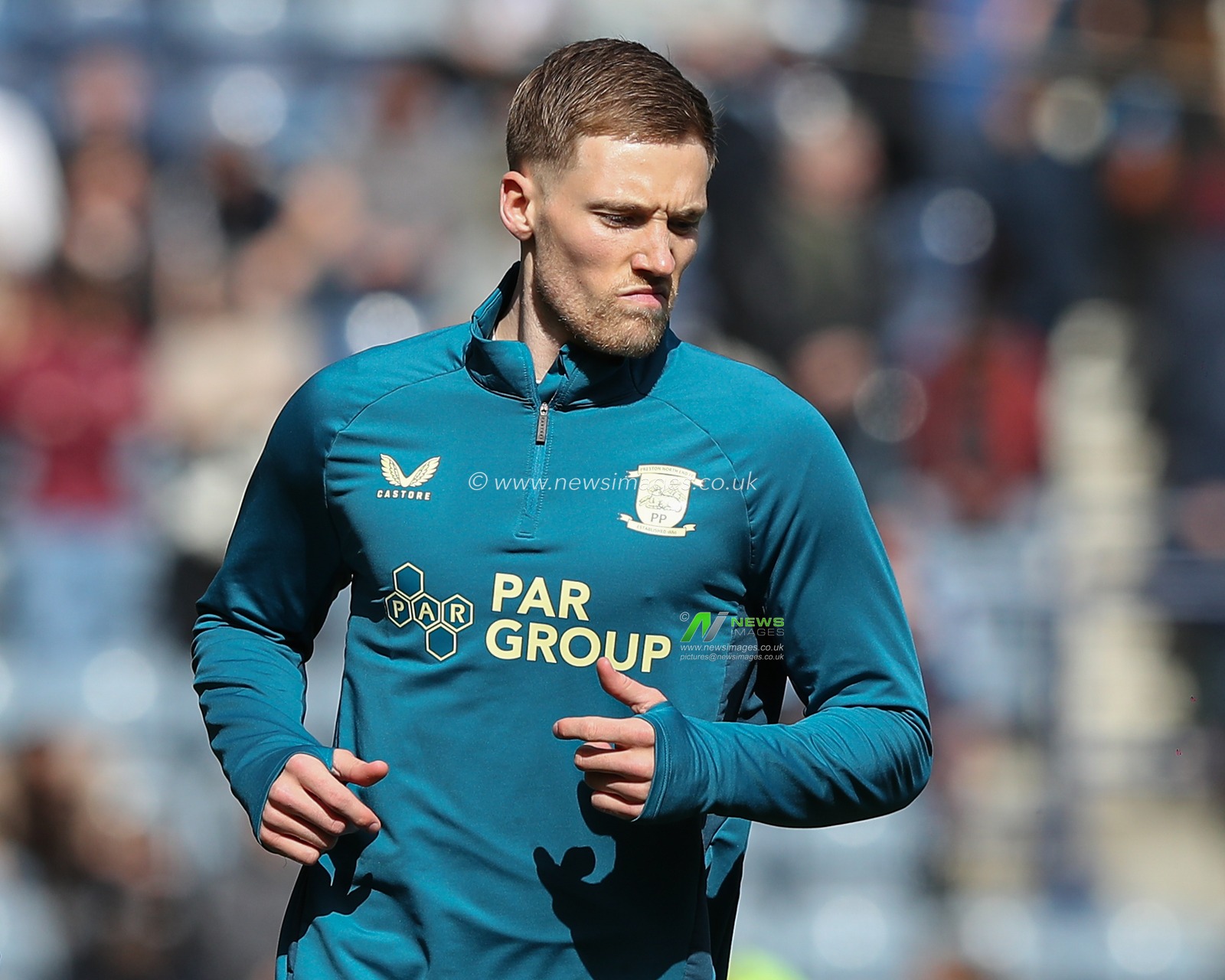 Lewis Gibson of Preston North End warms up during the Emirates FA Cup Quarter-finals Preston North End v Aston Villa at Deepdale, Preston, United Kingdom, 30th March 2025

(Photo by Jorge Horsted/News Images)