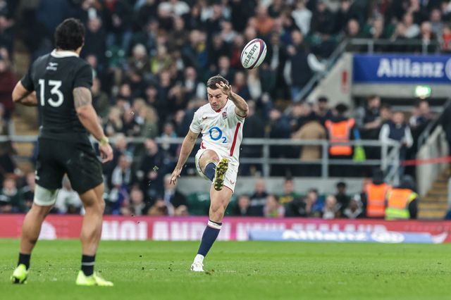 George ford of England gets the second half underway during the Quilter Nations Series 2025 match England vs New Zealand at Allianz Stadium, Twickenham, United Kingdom, 15th November 2025

(Photo by Mark Cosgrove/News Images)

*** GER AUT SUI OUT ***