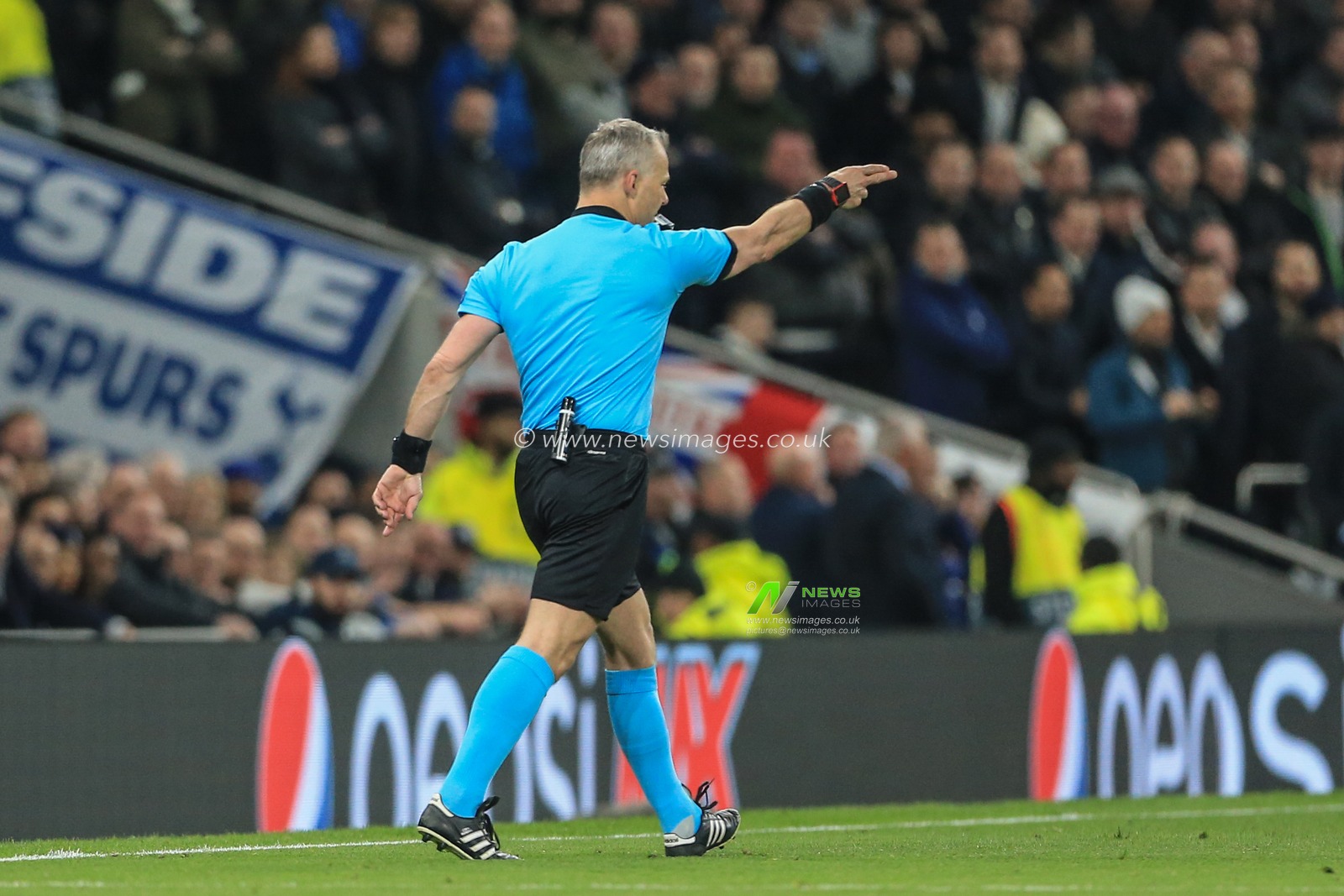 9th April 2019, Tottenham Hotspur Stadium, London, England ; UEFA Champions League, Quarter Final, Tottenham vs Manchester City ; referee Bjorn Kuipers checks the VAR and gives City a penalty 

Credit: Mark Cosgrove/News Images