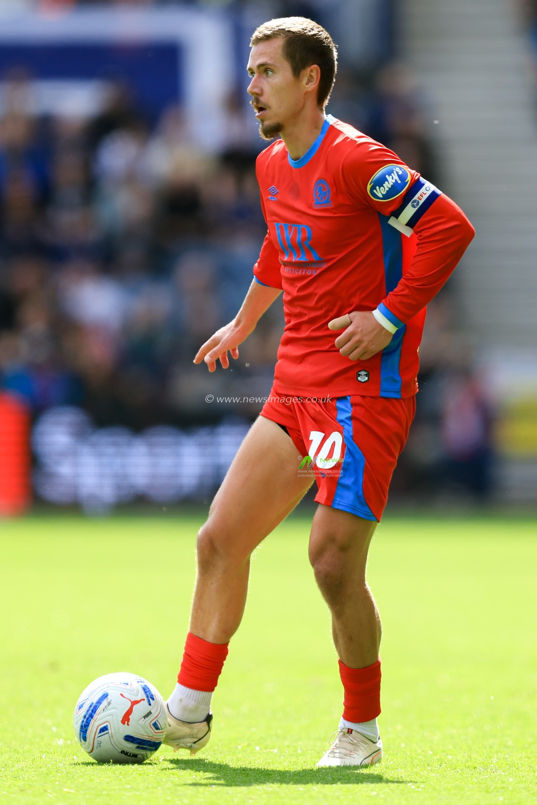 Todd Cantwell of Blackburn Rovers controls the ball during the Sky Bet Championship match Preston North End vs Blackburn Rovers at Deepdale, Preston, United Kingdom on 05 September 2026

(Photo by Jorge Horsted/News Images)