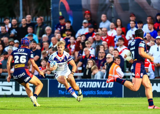 Jayden Myers of Wakefield Trinity breaks with the ball during the Betfred Super League round 21 match Wakefield Trinity vs St Helens at DIY Kitchens Stadium, Wakefield, United Kingdom, 8th August 2025

(Photo by Richard Bierton/News Images)
