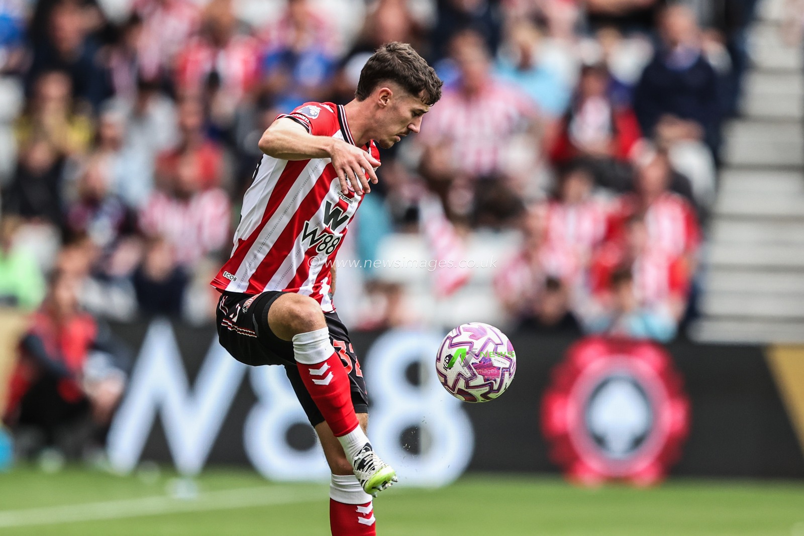 Trai Hume of Sunderland controls the ball during the Premier League match Sunderland vs Brentford at Stadium Of Light, Sunderland, United Kingdom, 30th August 2025

(Photo by Alfie Cosgrove/News Images)