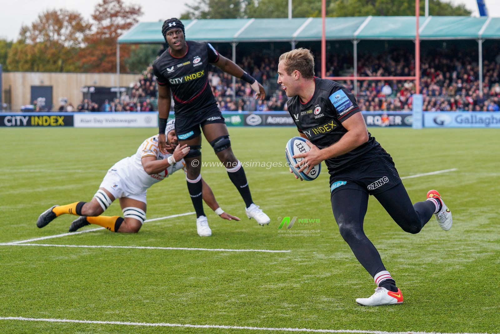 Max Malins #11 of Saracens scores a try