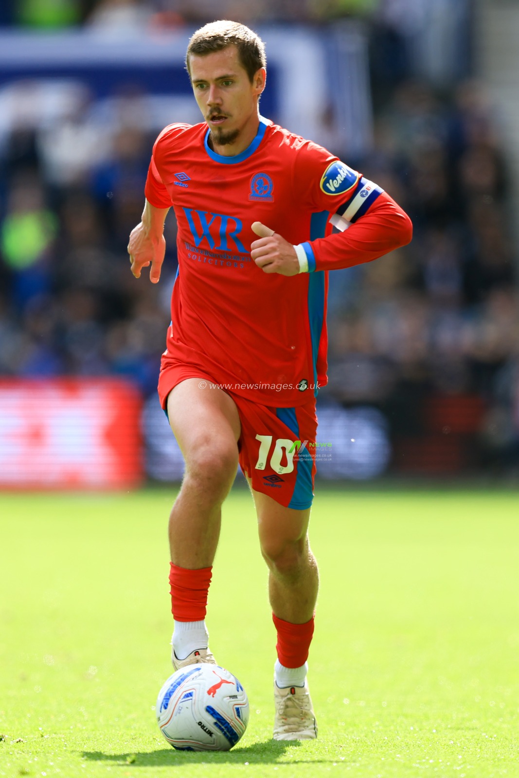 Todd Cantwell of Blackburn Rovers controls the ball during the Sky Bet Championship match Preston North End vs Blackburn Rovers at Deepdale, Preston, United Kingdom on 05 September 2026

(Photo by Jorge Horsted/News Images)
