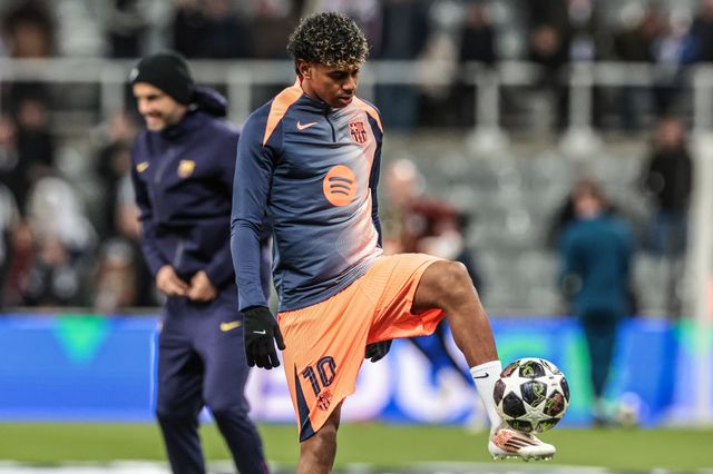 Lamine Yamal of Barcelona in the pregame warmup session during the UEFA Champions League Last 16 match Newcastle Untied vs Barcelona at St. James's Park, Newcastle, United Kingdom on 10 March 2026

(Photo by Mark Cosgrove/News Images)