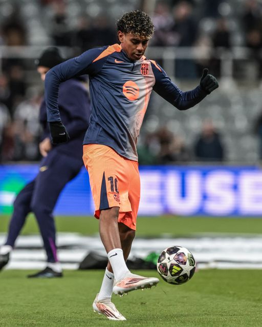 Lamine Yamal of Barcelona in the pregame warmup session during the UEFA Champions League Last 16 match Newcastle Untied vs Barcelona at St. James's Park, Newcastle, United Kingdom on 10 March 2026

(Photo by Mark Cosgrove/News Images)