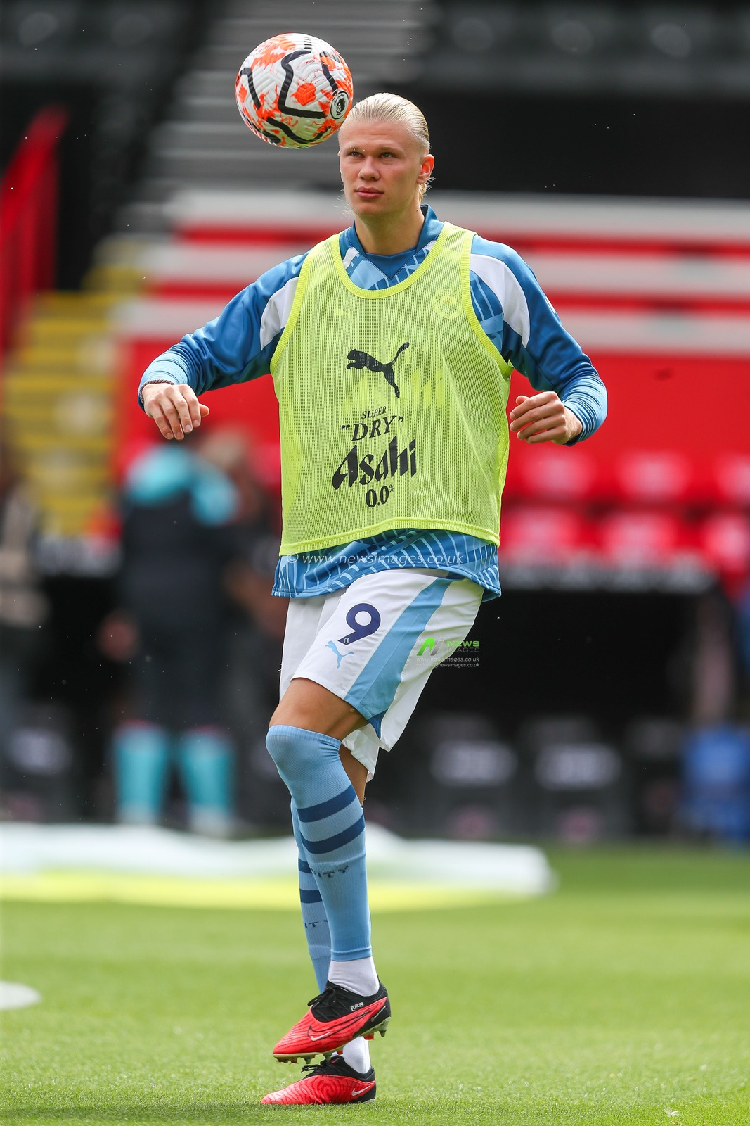 Erling Haaland #9 of Manchester City during the pre-game warmup ahed of the Premier League match Sheffield United vs Manchester City at Bramall Lane, Sheffield, United Kingdom, 27th August 2023

(Photo by Gareth Evans/News Images)