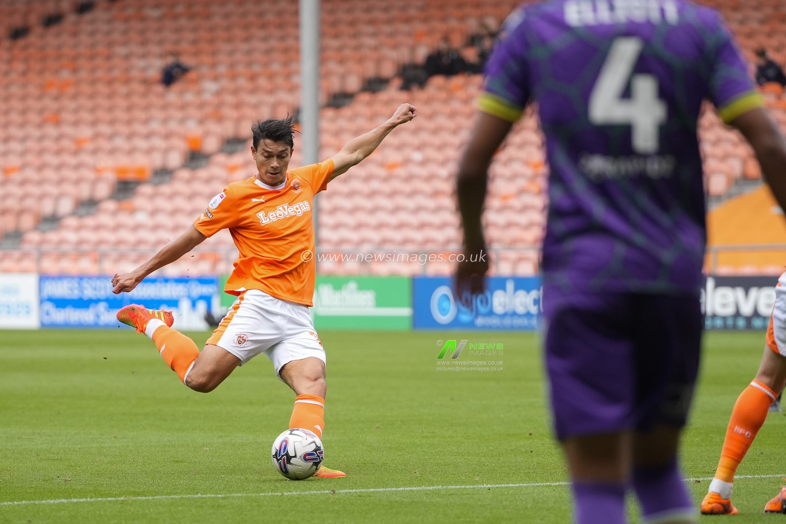 Kenny Dougall #12 of Blackpool sets to shoot during the Sky Bet League 1 match Blackpool vs Reading at Bloomfield Road, Blackpool, United Kingdom, 23rd September 2023

(Photo by Steve Flynn/News Images)