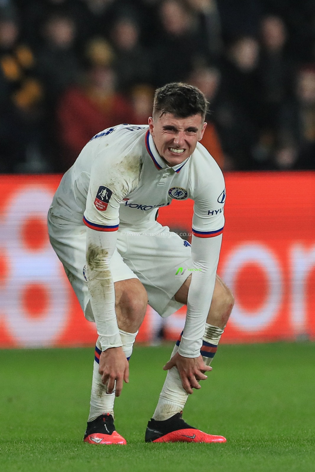 25th January 2020, KC Stadium, Kingston upon Hull, England; Emirates FA Cup, Hull City v Chelsea : Mason Mount (19) of Chelsea with an injury