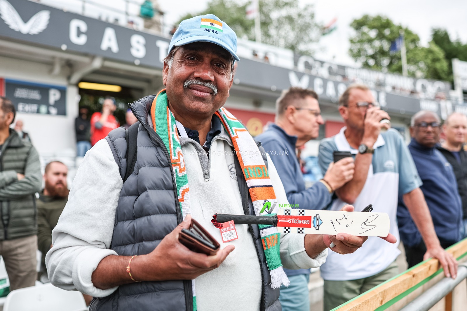 Fans watching the warmup session during the 1st Rothesay Test Match Day 5 England vs India at Headingley Cricket Ground, Leeds, United Kingdom, 24th June 2025

(Photo by Mark Cosgrove/News Images)