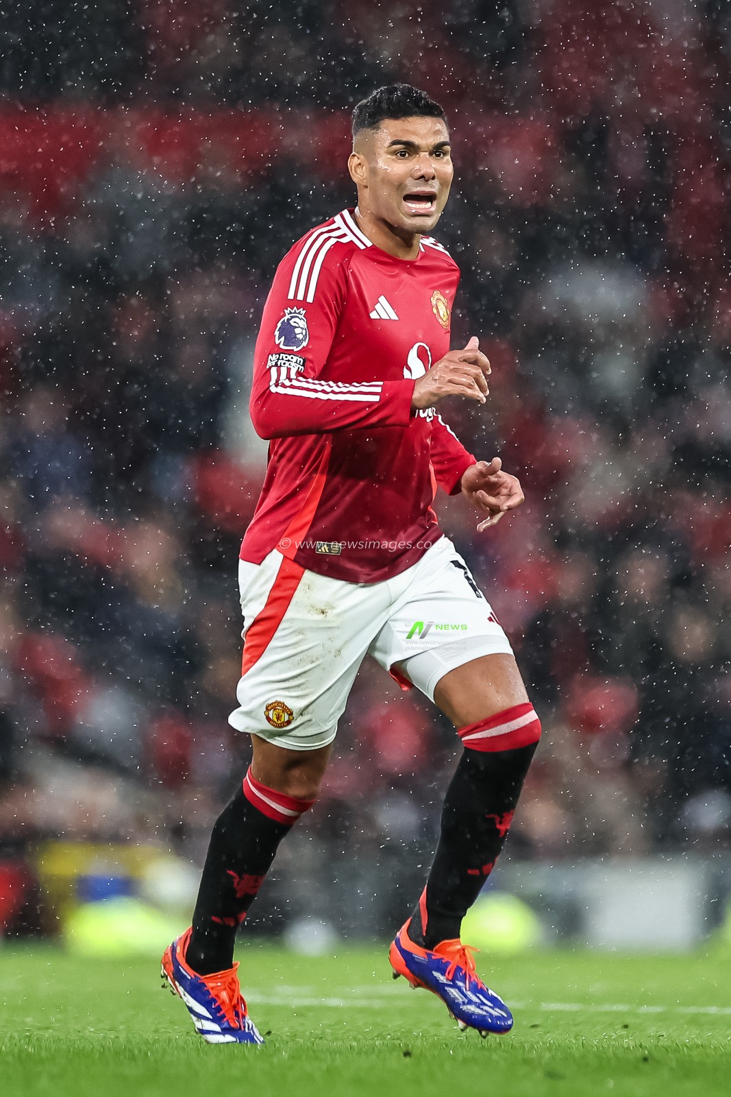 Bruno Fernandes of Manchester United during the Premier League match Manchester United vs Tottenham Hotspur at Old Trafford, Manchester, United Kingdom, 29th September 2024

(Photo by Mark Cosgrove/News Images)