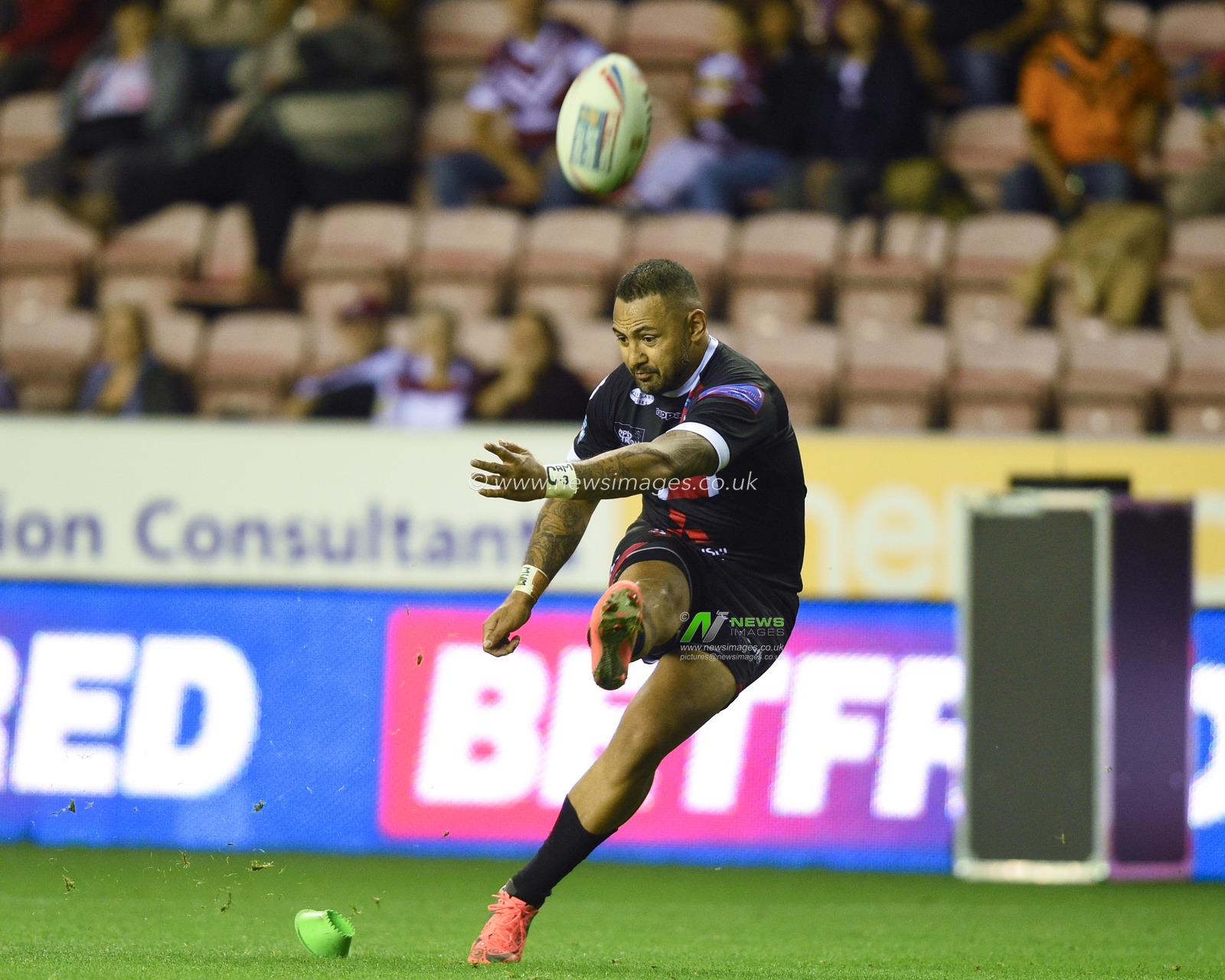 20th September 2019 , DW Stadium, Wigan, England;  Betfred Super League, Round  Playoffs, Wigan Warriors vs Salford Red Devils ; Krisnan Inu (26) of Salford Red Devils kicks the conversion to make it 6-6


Credit: Richard Long/News Images