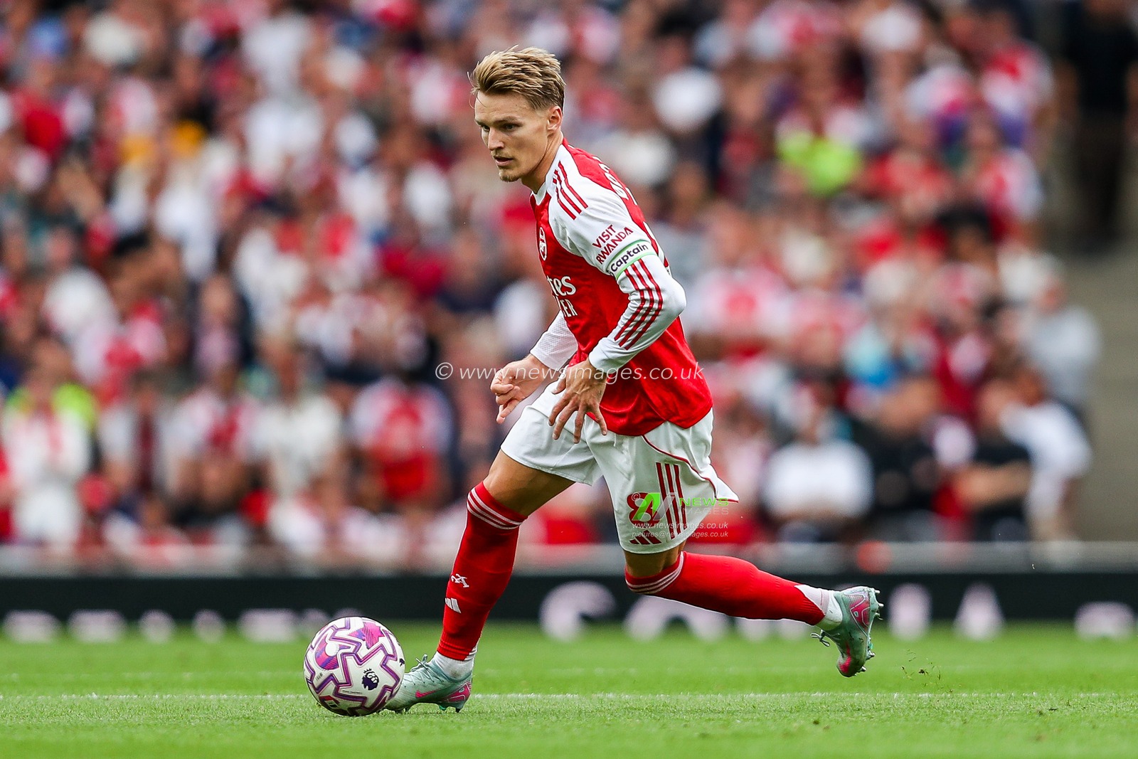 Martin Odegaard of Arsenal runs with the ball during the Premier League match Arsenal vs Leeds United at Emirates Stadium, London, United Kingdom, 23rd August 2025

(Photo by Izzy Poles/News Images)