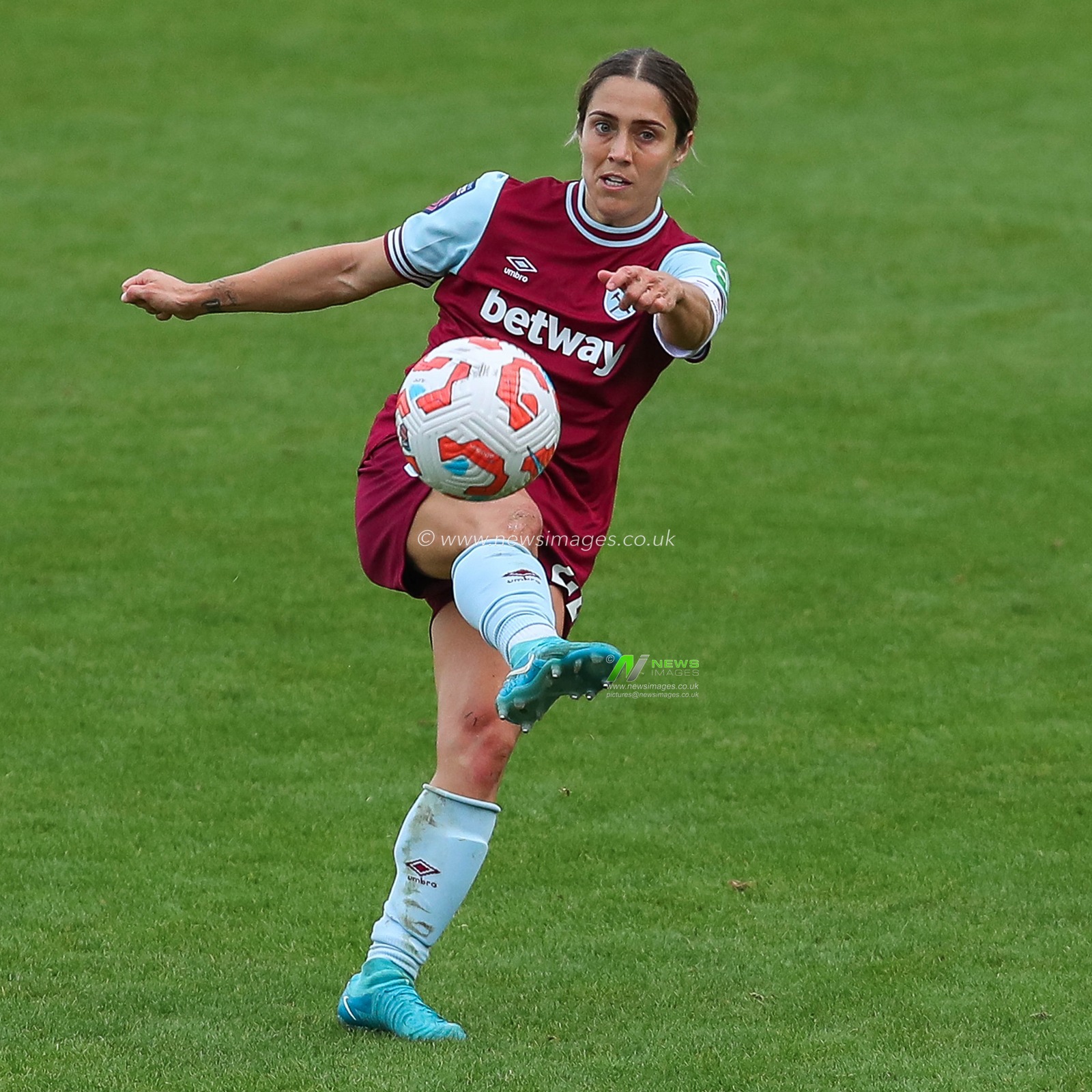 Katrina Gorry of West Ham United controls the ball during the The FA Women's Super League match West Ham United Women vs Liverpool Women at The Chigwell Construction Stadium, London, United Kingdom, 29th September 2024

(Photo by Izzy Poles/News Images)