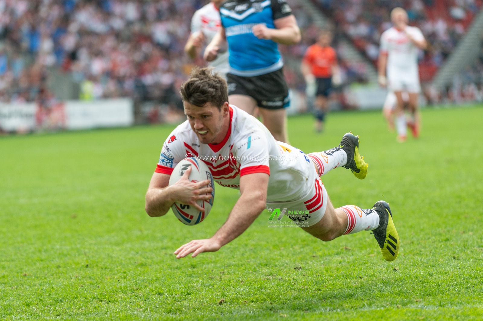 22nd April 2019 , Totally Wicked Stadium, St Helens, England;  Betfred Super League, Round 12, St Helens vs Hull FC, Lachlan Coote of St Helens scores a try

Credit: Richard Long/News Images