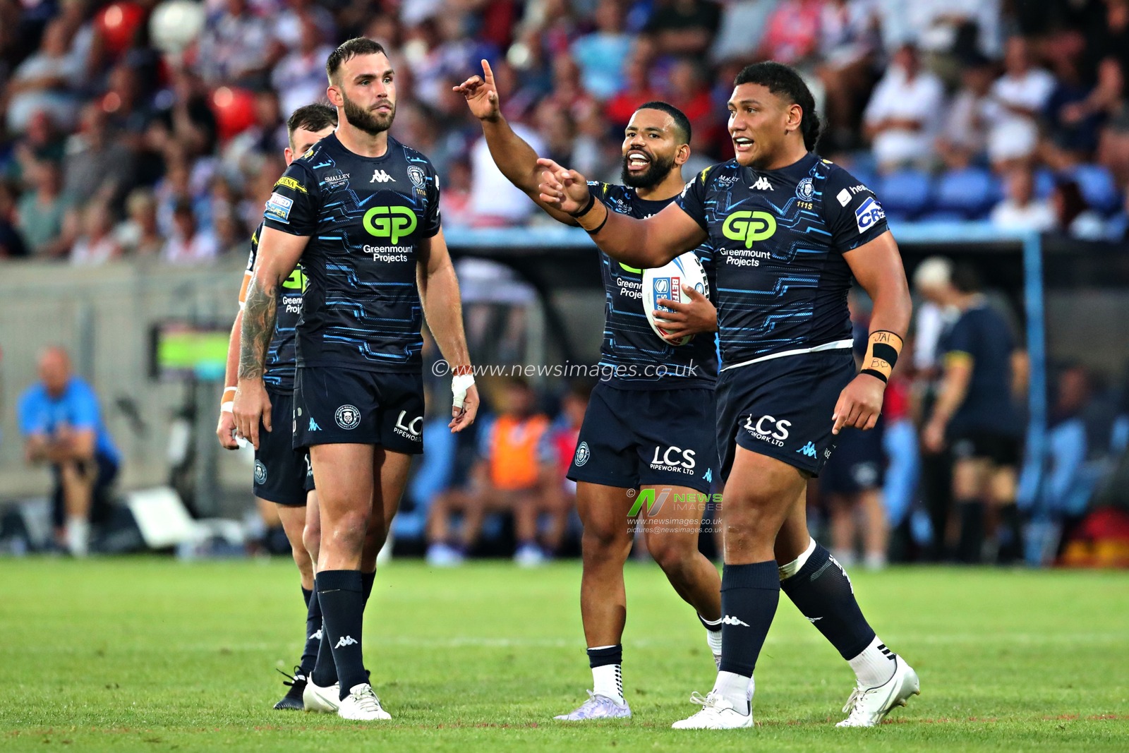 Kruise Leeming of Wigan Warriors and Patrick Mago of Wigan Warriors make a captains challenge during the Betfred Super League round 15 match Wakefield Trinity vs Wigan Warriors at DIY Kitchens Stadium, Wakefield, United Kingdom, 20th June 2025

(Photo by Sam Eaden/News Images)