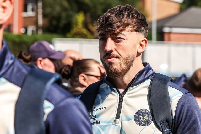 Matty Ashton of Warrington Wolves arrives during the Betfred Super League round 26 match Wakefield Trinity vs Warrington Wolves at DIY Kitchens Stadium, Wakefield, United Kingdom on 05 September 2026

(Photo by Alfie Cosgrove/News Images)