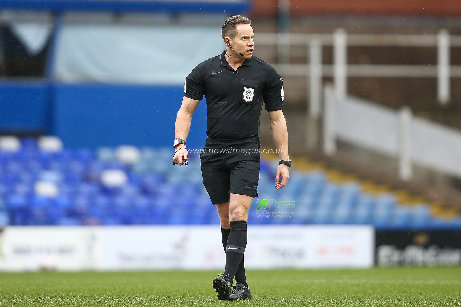 Referee Stephen Martin during the game Coventry City vs Brentford