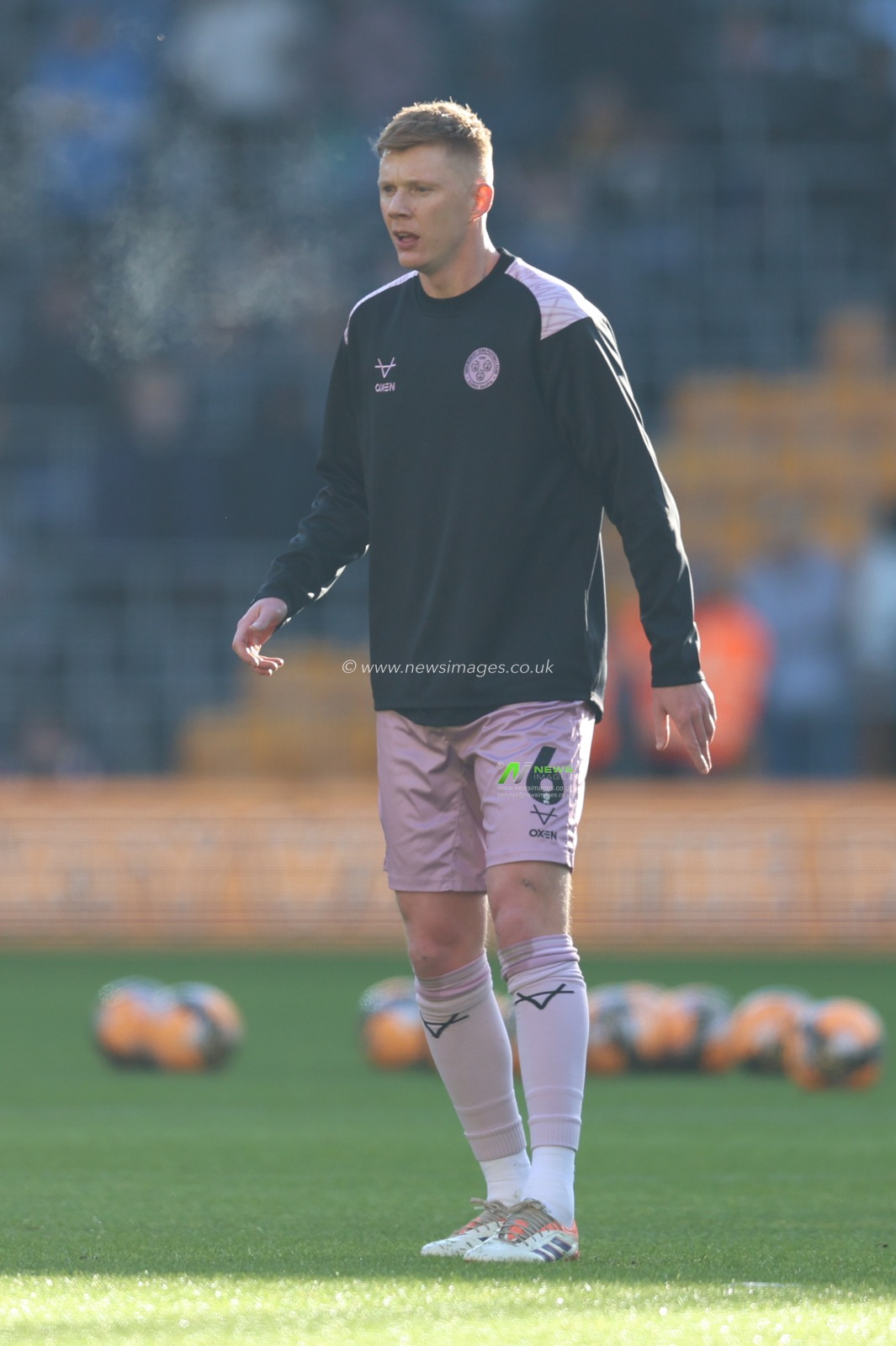 Sam Clucas of Shrewsbury Town in the pregame warmup session during the Emirates FA Cup Third Round match Wolverhampton Wanderers vs Shrewsbury Town at Molineux, Wolverhampton, United Kingdom, 10th January 2026

(Photo by Euan Manning/News Images)