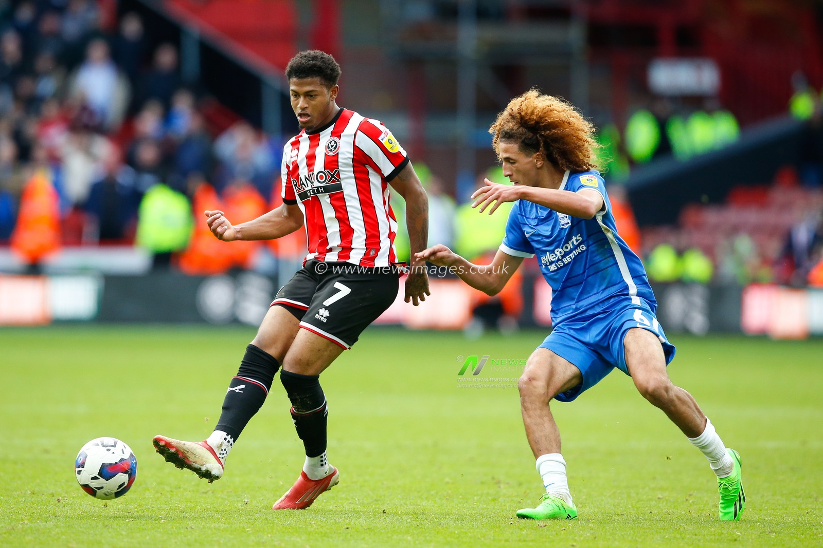 Rhian Brewster #7 of Sheffield United and Hannibal Mejbri #6 of Birmingham City during the Sky Bet Championship match Sheffield United vs Birmingham City at Bramall Lane, Sheffield, United Kingdom, 1st October 2022

(Photo by Ben Early/News Images)