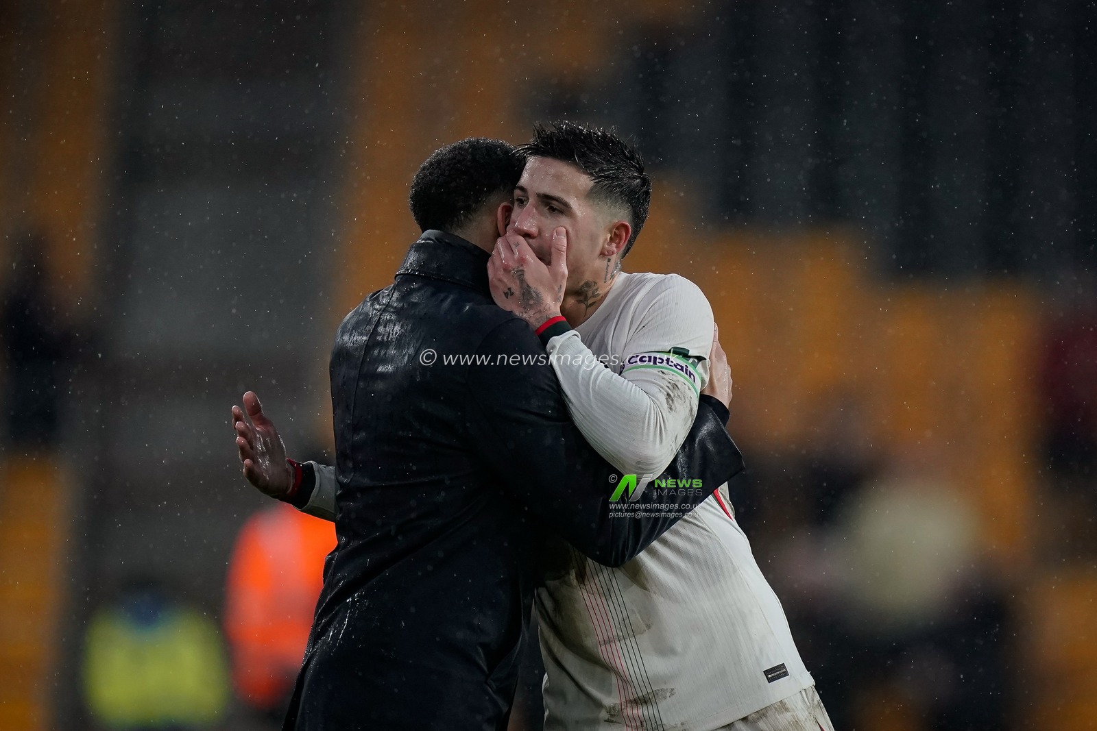 Liam Rosenior manager of Chelsea applauds the fans and hugs Enzo Fernandez of Chelsea after the final whistle  during the Premier League match Wolverhampton Wanderers vs Chelsea at Molineux, Wolverhampton, United Kingdom on 07 February 2026

(Photo by Maynard Manyowa/News Images)