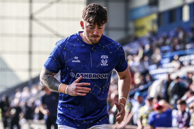 Matty Ashton of Warrington Wolves in the pre-game warm up during the Betfred Super League round 5 match Warrington Wolves vs Castleford Tigers at The Halliwell Jones Stadium, Warrington, United Kingdom on 21 March 2026

(Photo by Alfie Cosgrove/News Images)