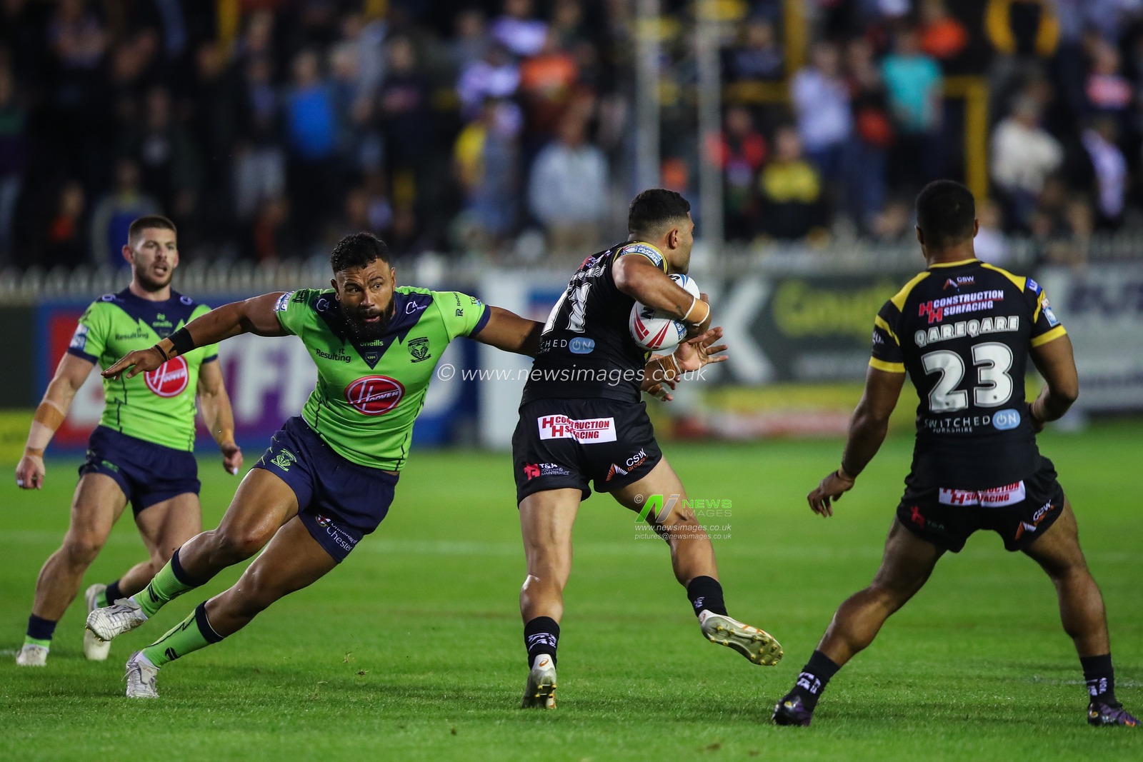 Zane Musgrove of Warrington Wolves tackles Elie El-Zakhem of Castleford Tigers during the Betfred Super League Round 23 match Castleford Tigers vs Warrington Wolves at The Mend-A-Hose Jungle, Castleford, United Kingdom, 23rd August 2024

(Photo by Gareth Evans/News Images)