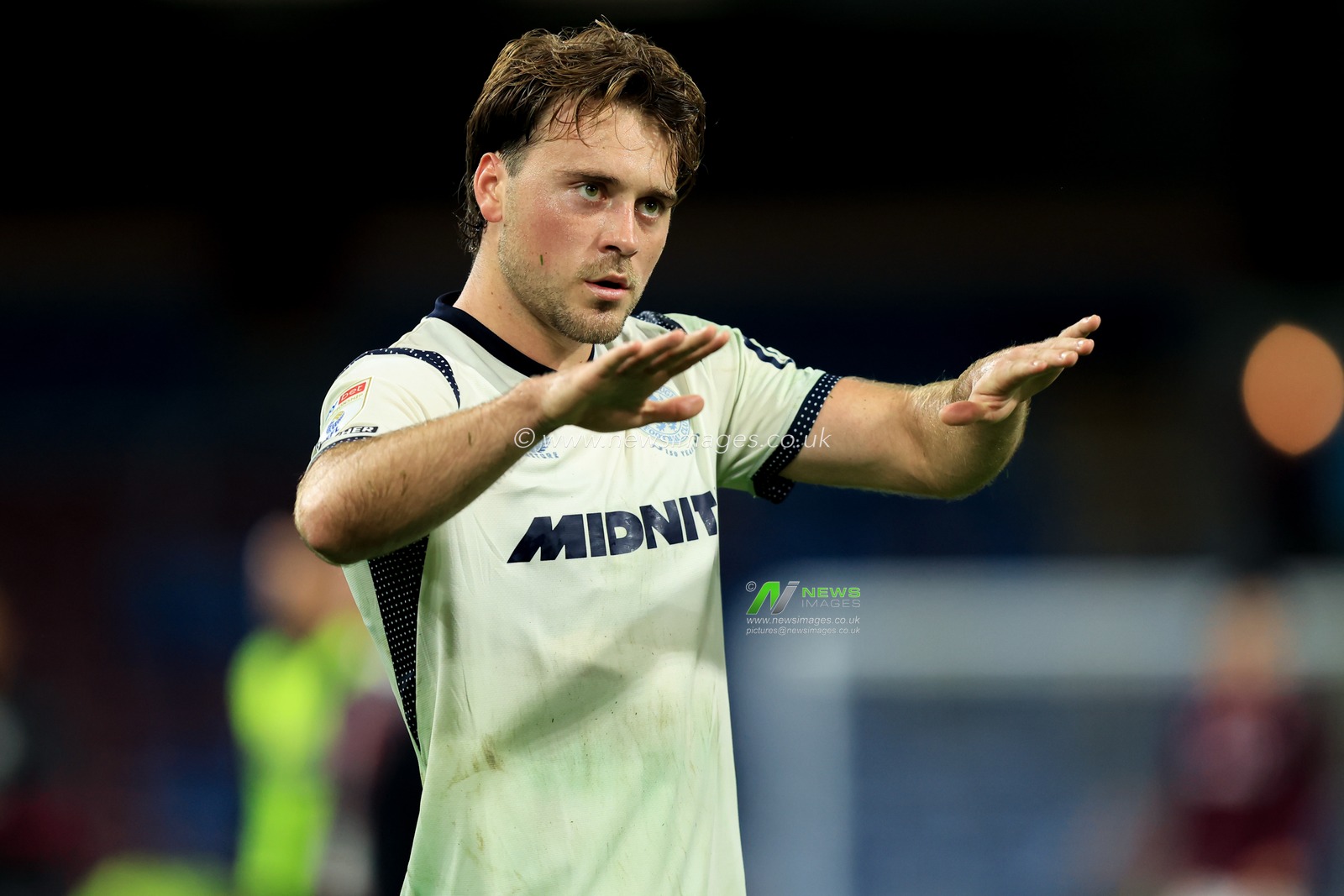 Aidan Morris of Middlesbrough claps fans after 1-1 draw during the Sky Bet Championship match Burnley vs Middlesbrough at Turf Moor, Burnley, United Kingdom on 02 September 2026

(Photo by Jorge Horsted/News Images)