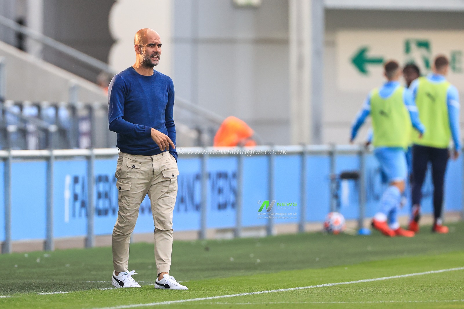Pep Guardiola manager of Manchester City gives his team instructions