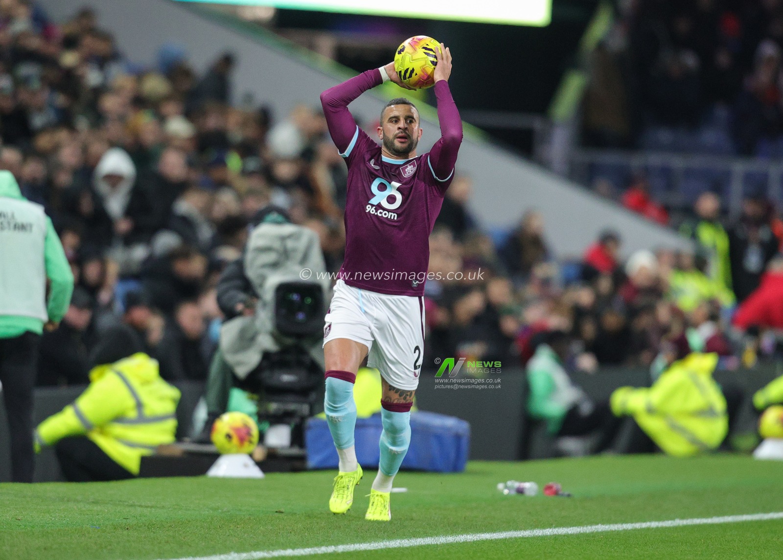 Kyle Walker of Burnley takes a throw-in during the Premier League match Burnley vs Crystal Palace at Turf Moor, Burnley, United Kingdom, 3rd December 2025

(Photo by Richard Bierton/News Images)

*** GER AUT SUI OUT ***