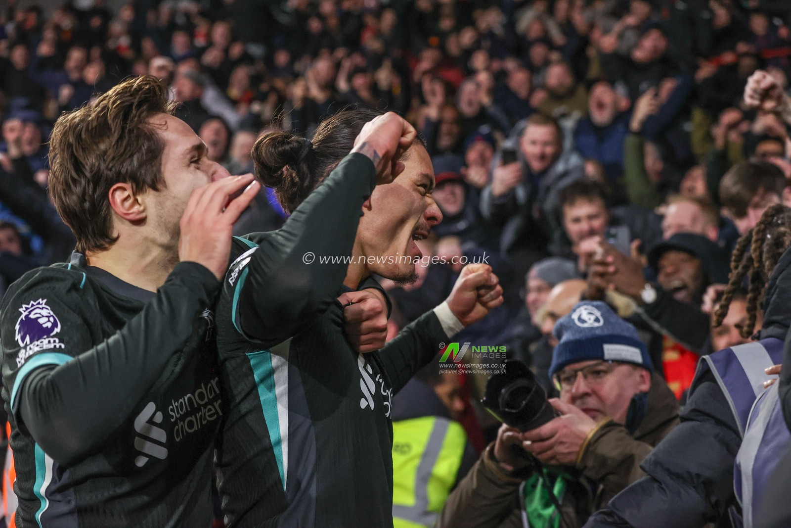 Darwin NÃºÃ±ez of Liverpool celebrates his goal to make it 0-2 during the Premier League match Brentford vs Liverpool at The Gtech Community Stadium, London, United Kingdom, 18th January 2025

(Photo by Alfie Cosgrove/News Images)