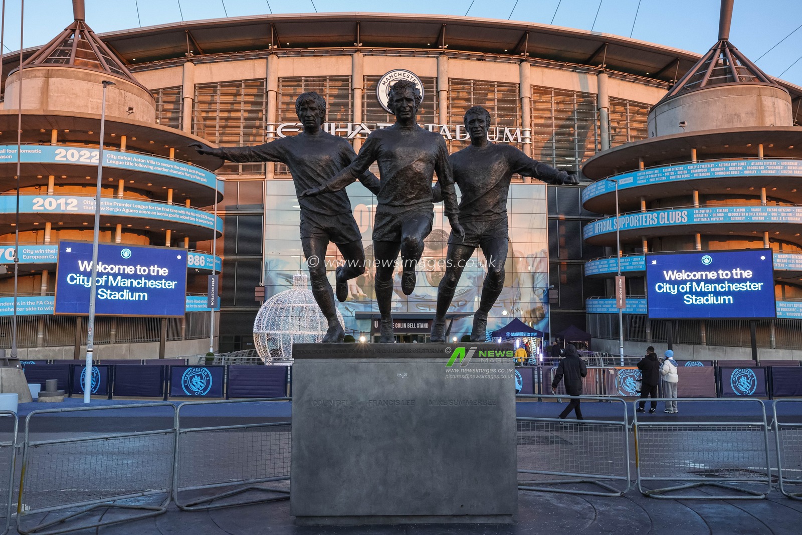 Colin Bell, Francis Lee, and Mike Summerbee statue during the UEFA Champions League Matchday 5 of 8 Manchester City v Bayer 04 Leverkusen at City of Manchester Stadium, Manchester, United Kingdom, 25th November 2025

(Photo by Mark Cosgrove/News Images)

*** GER AUT SUI OUT ***