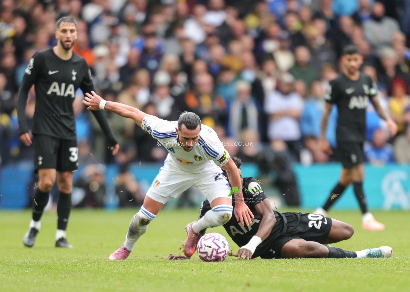 Jack Harrison of Leeds United in action during the Premier League match Leeds United vs Tottenham Hotspur at Elland Road, Leeds, United Kingdom, 4th October 2025

(Photo by Richard Bierton/News Images)