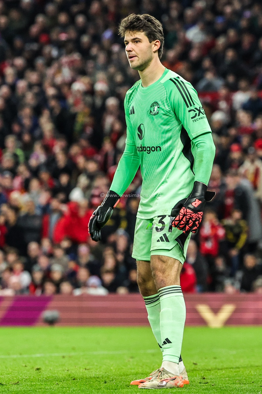 Manchester United goalkeeper Senne Lammens during the Premier League match Manchester United vs Bournemouth at Old Trafford, Manchester, United Kingdom, 15th December 2025

(Photo by Mark Cosgrove/News Images)

*** GER AUT SUI OUT ***