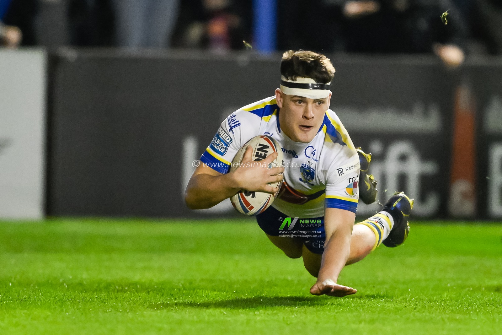 Josh Thewlis #2 of Warrington Wolves goes over for a tryduring the Betfred Super League Round 3 match Warrington Wolves vs Salford Red Devils at Halliwell Jones Stadium, Warrington, United Kingdom, 2nd March 2023

(Photo by Craig Thomas/News Images)