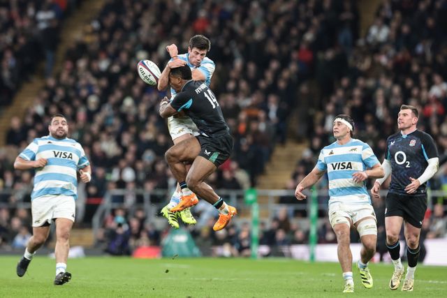 Bautista Delguy of Argentina and Immanuel Feyi-Waboso of England battle for the ball during the Quilter Nations Series 2025 match England vs Argentina at Allianz Stadium, Twickenham, United Kingdom, 23rd November 2025

(Photo by Mark Cosgrove/News Images)

*** GER AUT SUI OUT ***