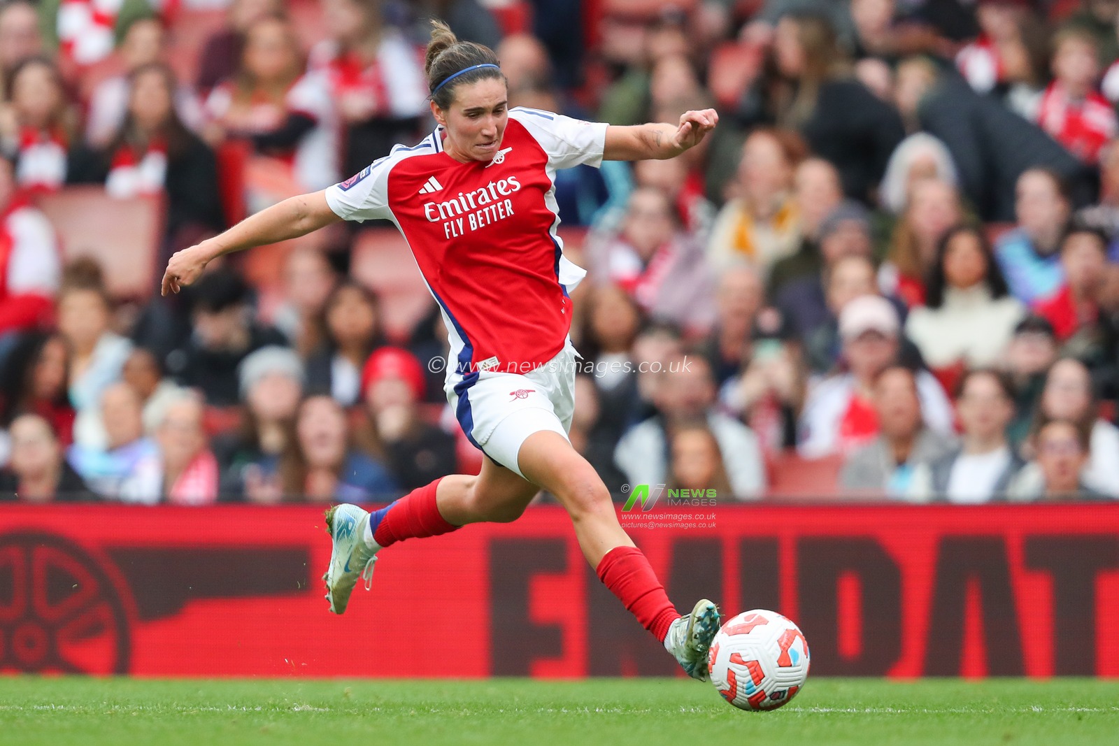Mariona Caldentey of Arsenal runs with the ball during the The FA Women's Super League match Arsenal Women vs Everton Women at Emirates Stadium, London, United Kingdom, 6th October 2024

(Photo by Izzy Poles/News Images)