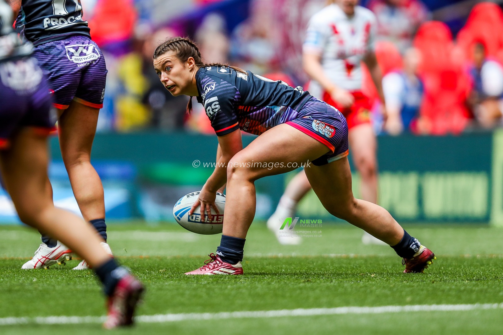 Carys Marsh of Wigan Warriors passes the ball during the Betfred Women's Challenge Cup Final St Helens vs Wigan Warriors at Wembley Stadium, London, United Kingdom, 7th June 2025

(Photo by Izzy Poles/News Images)