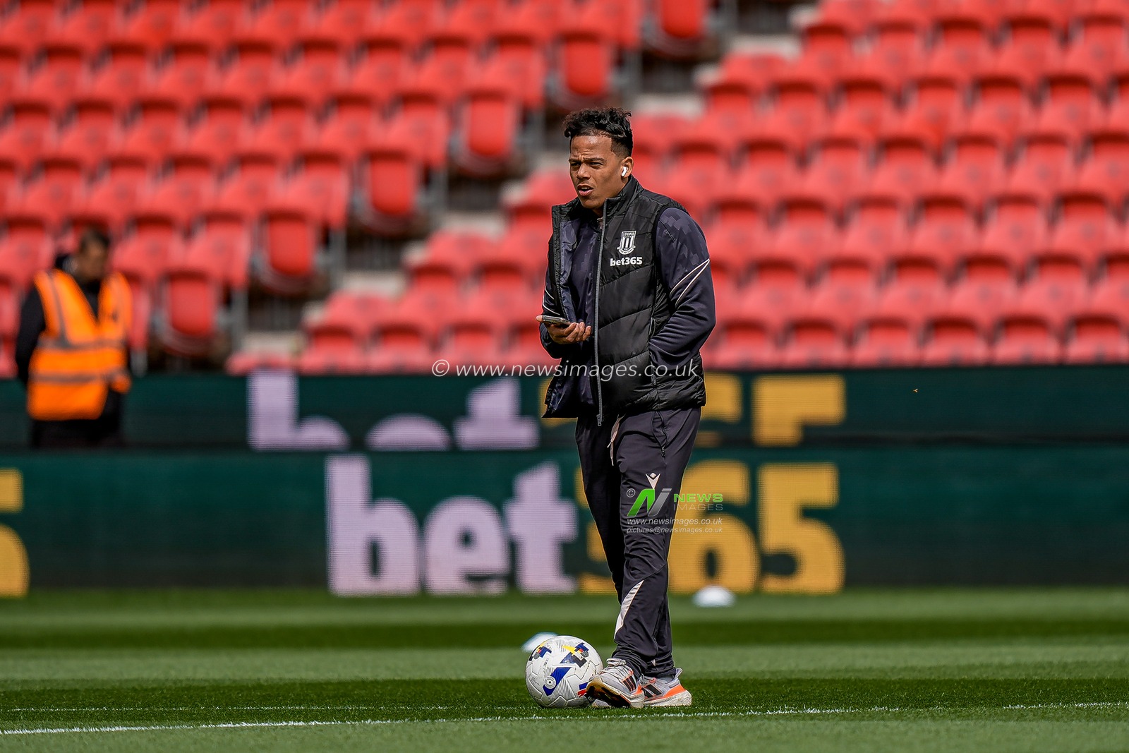 Million Manhoef of Stoke City inspects the pitch prior to kick off during the Sky Bet Championship match Stoke City vs Blackburn Rovers at Bet365 Stadium, Stoke On Trent, United Kingdom on 11 April 2026

(Photo by Maynard Manyowa/News Images)