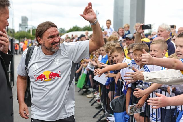 Daniel Farke manager of Leeds United is greeted by the Leeds fans during the Pre-season friendly match Leeds United vs Villarreal at Elland Road, Leeds, United Kingdom, 2nd August 2025

(Photo by Mark Cosgrove/News Images)