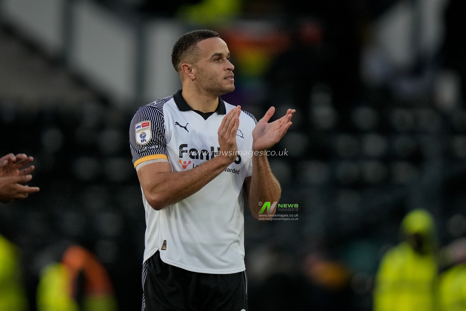 Carlton Morris of Derby County applauds the fans after the final whistle  during the Sky Bet Championship match Derby County vs Swansea City at Pride Park Stadium, Derby, United Kingdom on 14 February 2026

(Photo by Maynard Manyowa/News Images)