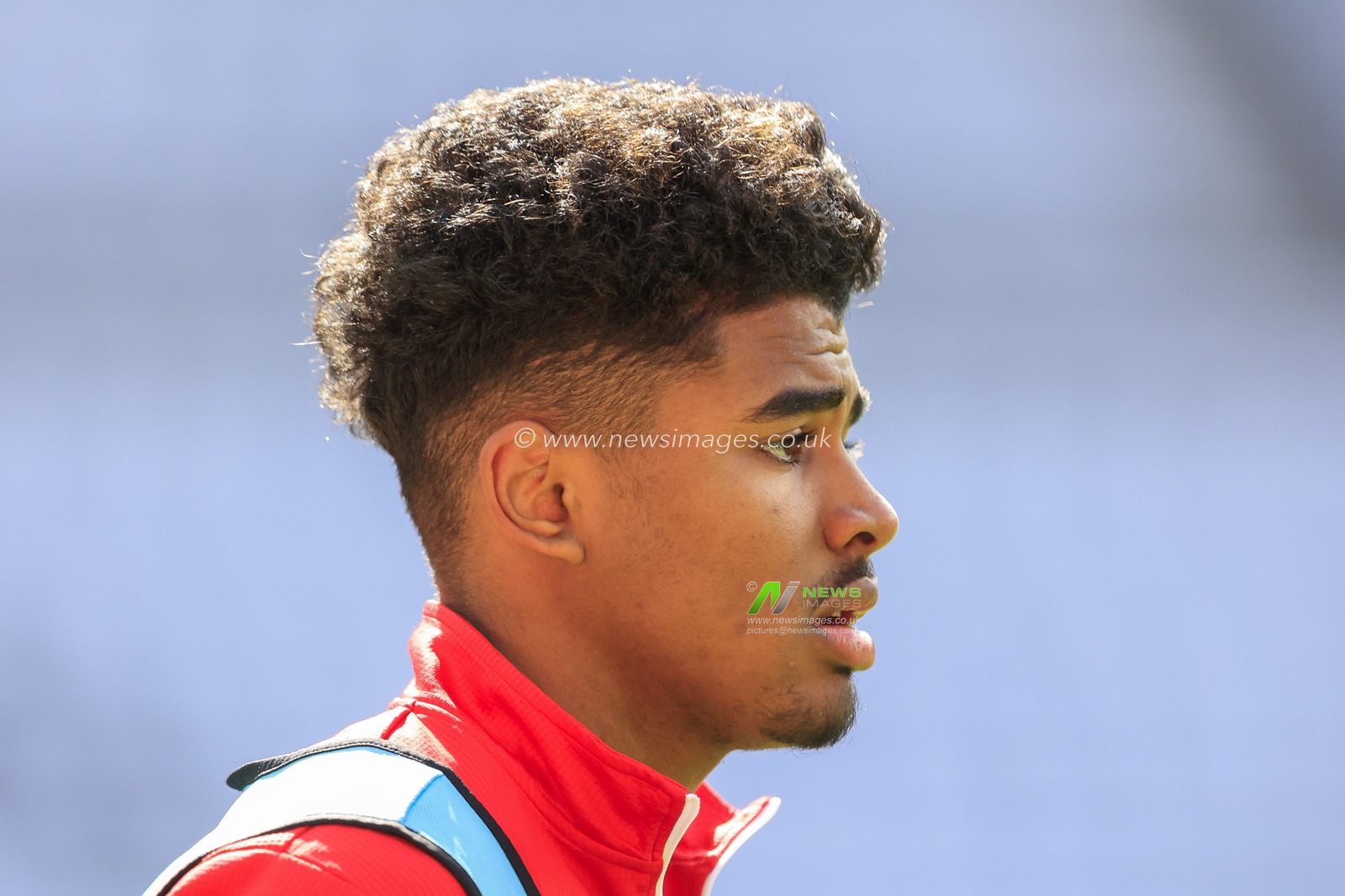 Ian Maatsen #22 of Charlton Athletic during the pre-game warmup