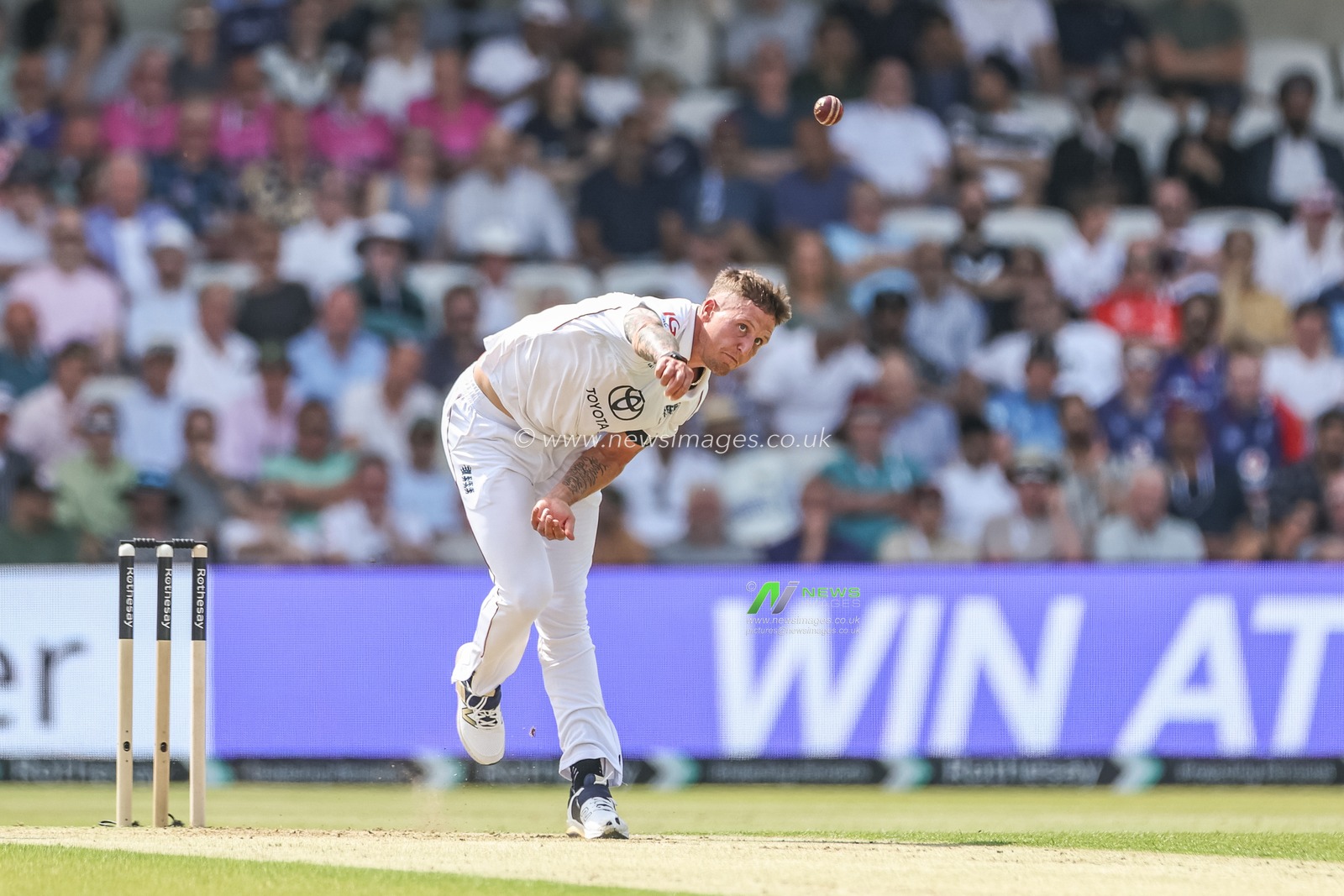 Brydon Carse of England delivers the ball during the 1st Rothesay Test Match Day 1 England vs India at Headingley Cricket Ground, Leeds, United Kingdom, 20th June 2025

(Photo by Mark Cosgrove/News Images)