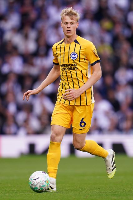 Jan Paul van Hecke of Brighton & Hove Albion with the ball during the Premier League match Tottenham Hotspur vs Brighton & Hove Albion at Tottenham Hotspur Stadium, London, United Kingdom on 18 April 2026

(Photo by Harvey Murphy/News Images)