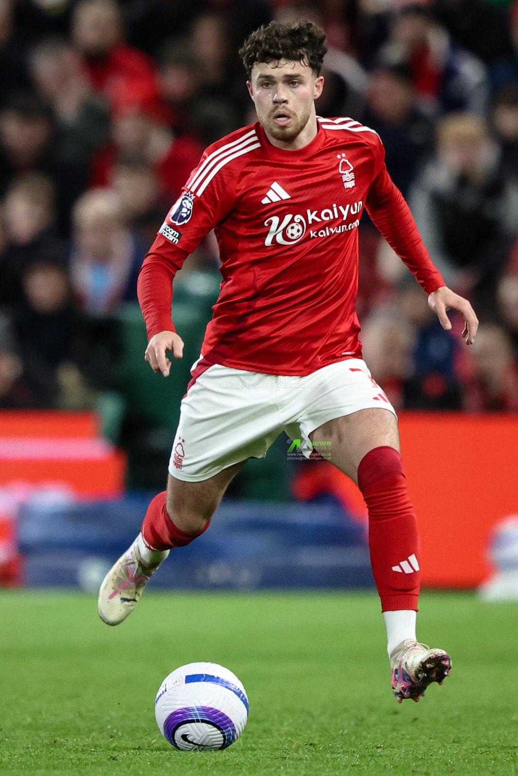 Neco Williams of Nottingham Forest with the ball during the Premier League match Nottingham Forest vs Arsenal at City Ground, Nottingham, United Kingdom, 26th February 2025

(Photo by Alfie Cosgrove/News Images)