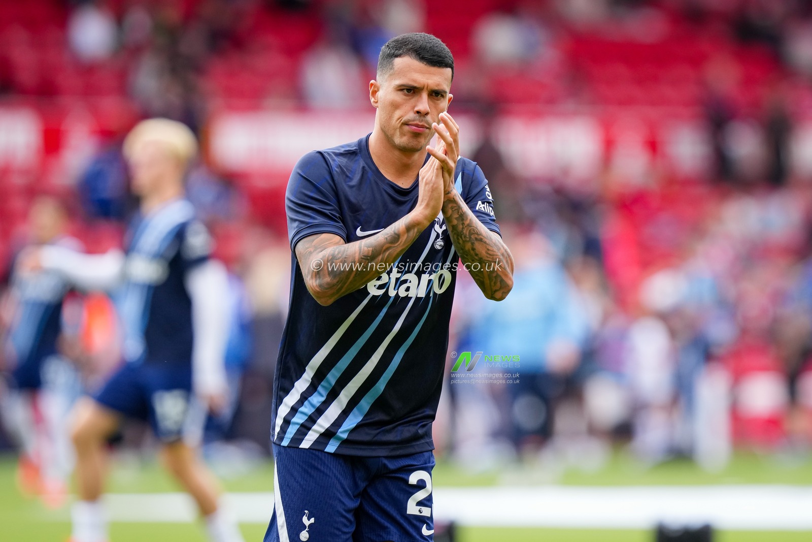 Pedro Porro of Tottenham Hotspur applauds the fans during the pre-game warm up session during the Premier League match Nottingham Forest vs Tottenham Hotspur at City Ground, Nottingham, United Kingdom on 05 September 2026

(Photo by Maynard Manyowa/News Images)