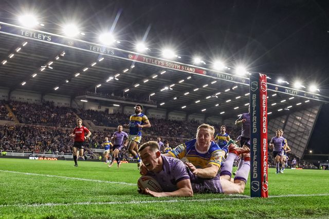 Jack Broadbent of Hull KR goes over for a try during the Betfred Super League round 9 match Leeds Rhinos vs Hull KR at Headingley Stadium, Leeds, United Kingdom, 25th April 2025

(Photo by Mark Cosgrove/News Images)