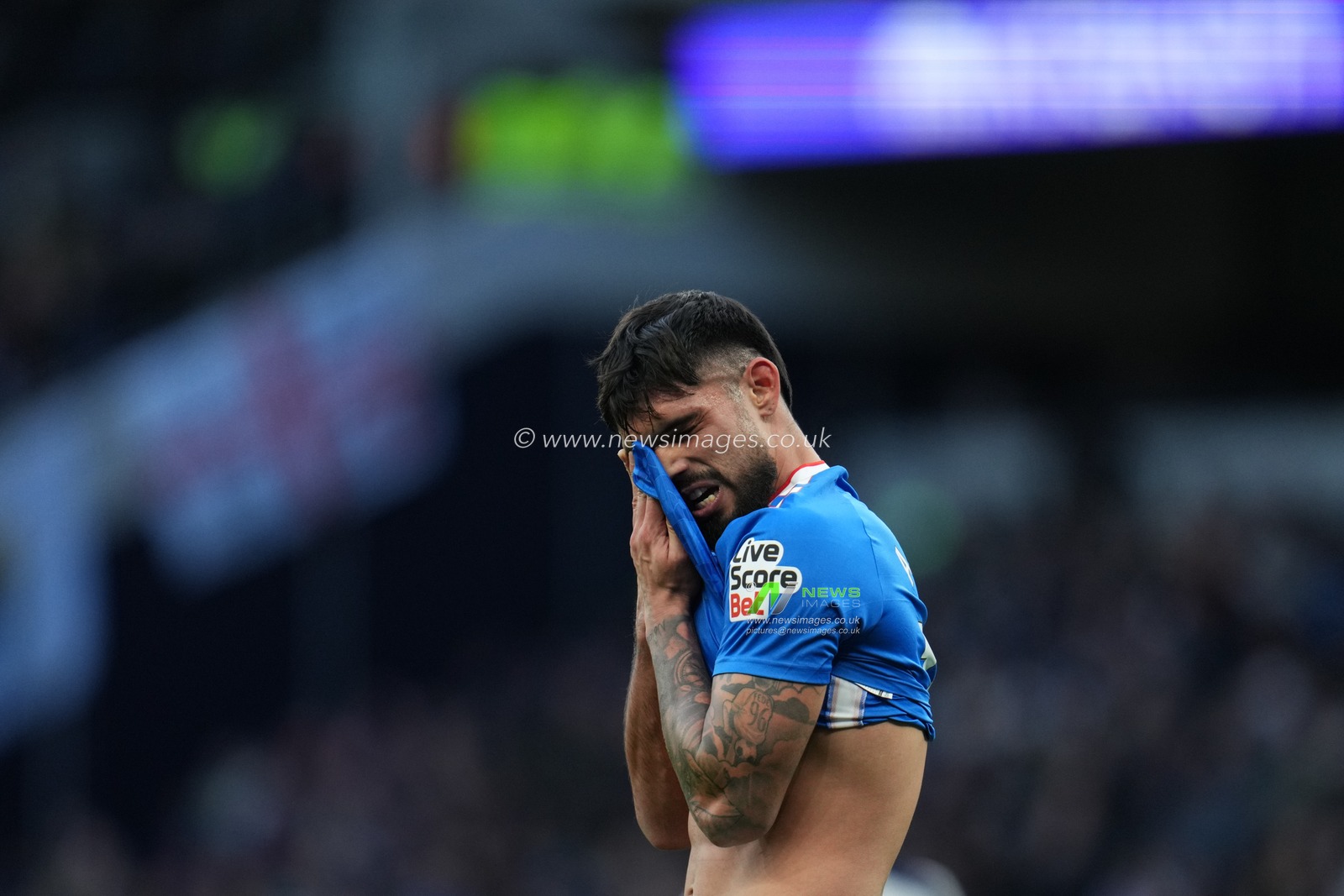 Omar Alderete of Sunderland during the Premier League match Tottenham Hotspur vs Sunderland at Tottenham Hotspur Stadium, London, United Kingdom, 4th January 2026

(Photo by Harvey Murphy/News Images)

*** GER AUT SUI OUT ***
