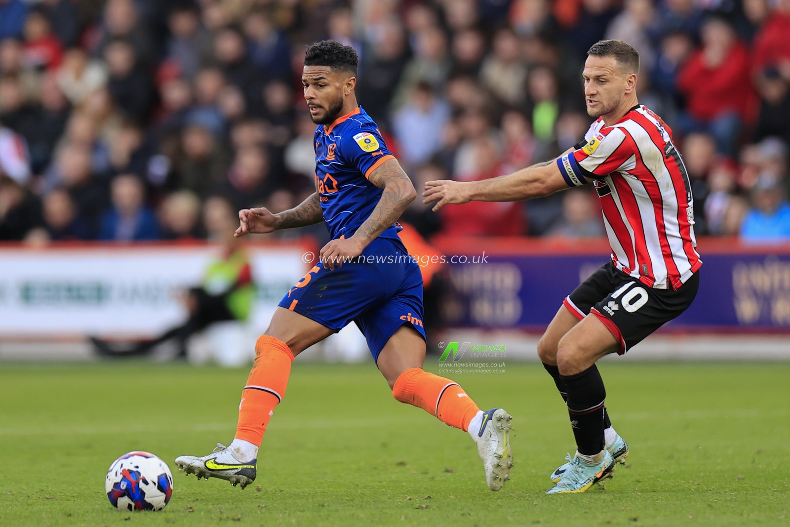 Liam Bridcutt #35 of Blackpool during the Sky Bet Championship match Sheffield United vs Blackpool at Bramall Lane, Sheffield, United Kingdom, 15th October 2022

(Photo by Conor Molloy/News Images)